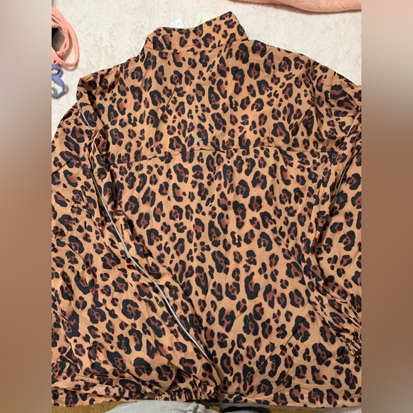 Fabletics Windbreaker 2X Brand new with tags - Picture 2 of 5